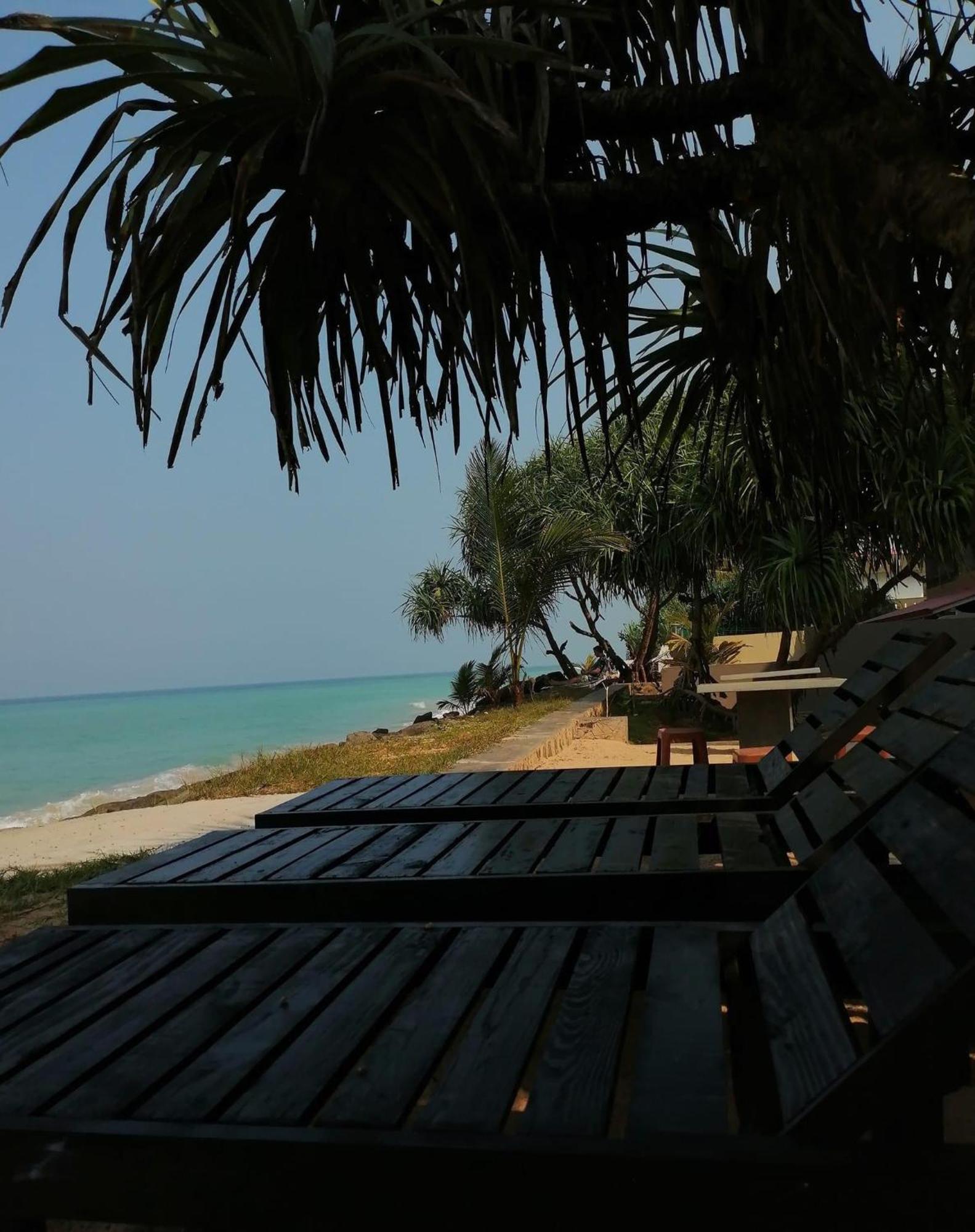 Blue Wave Beach Villa By Aaryan Group Ambalangoda  Zewnętrze zdjęcie