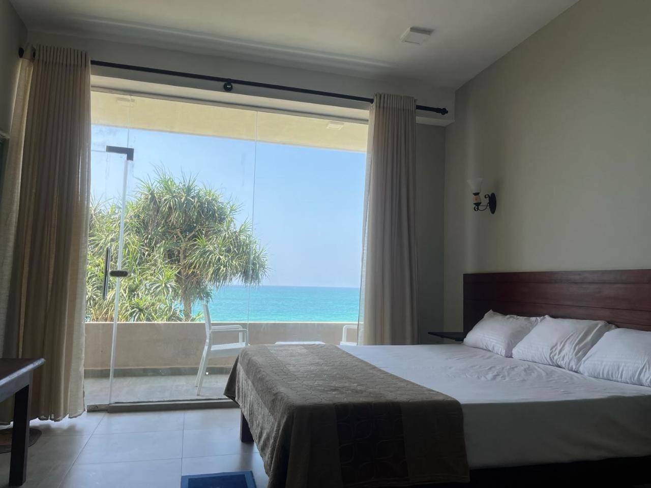 Blue Wave Beach Villa By Aaryan Group Ambalangoda  Zewnętrze zdjęcie