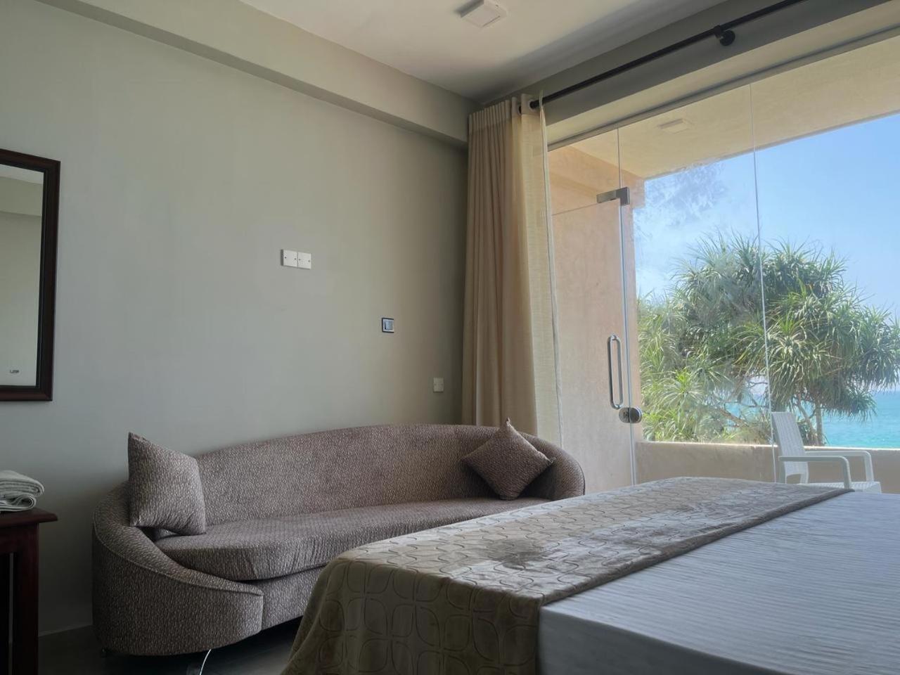 Blue Wave Beach Villa By Aaryan Group Ambalangoda  Zewnętrze zdjęcie