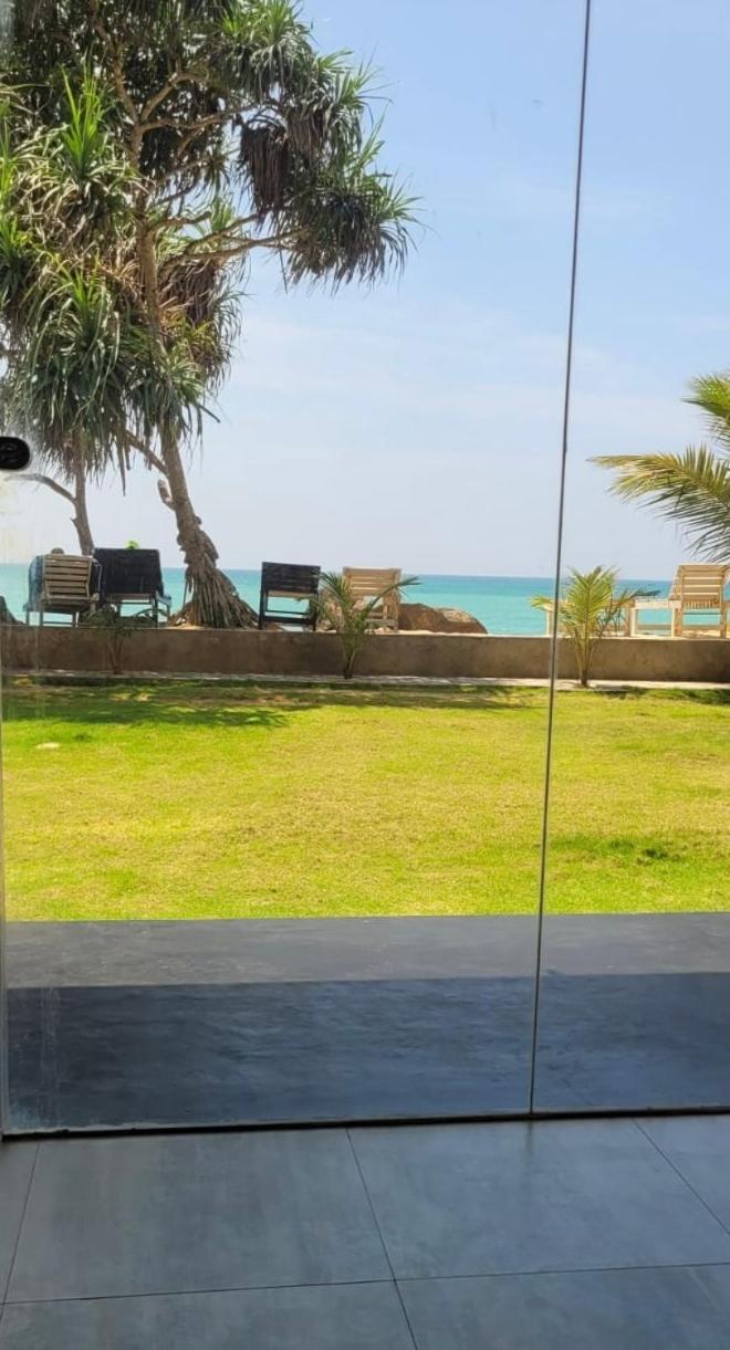 Blue Wave Beach Villa By Aaryan Group Ambalangoda  Zewnętrze zdjęcie